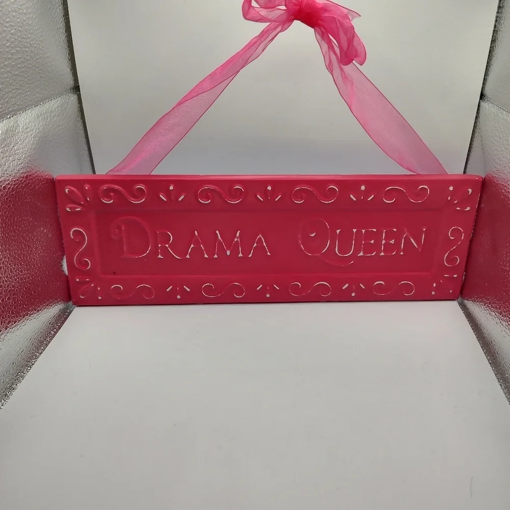 💥 3/$20 Distressed Pink Tin 